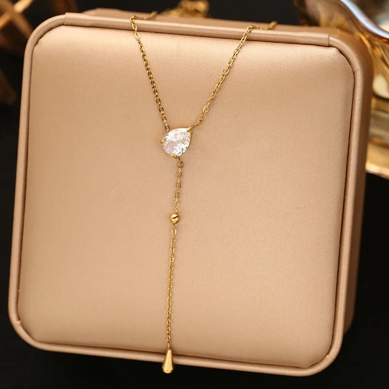 Herkkä kullanvärinen pitkä Y-mallinen riipuskoristelu