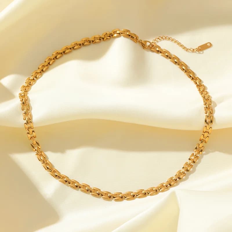 Kullanvärinen geometrinen ketkunecklace ja ranneke -setti