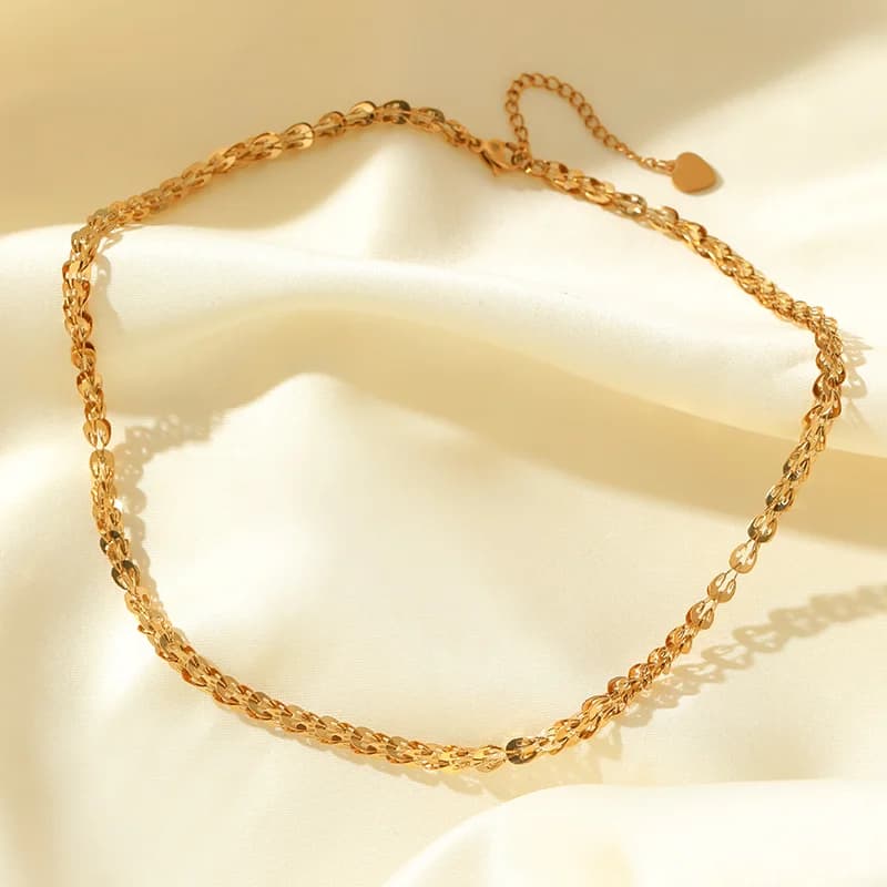 Metallinen charm-statement-kaulakoru, kullattu