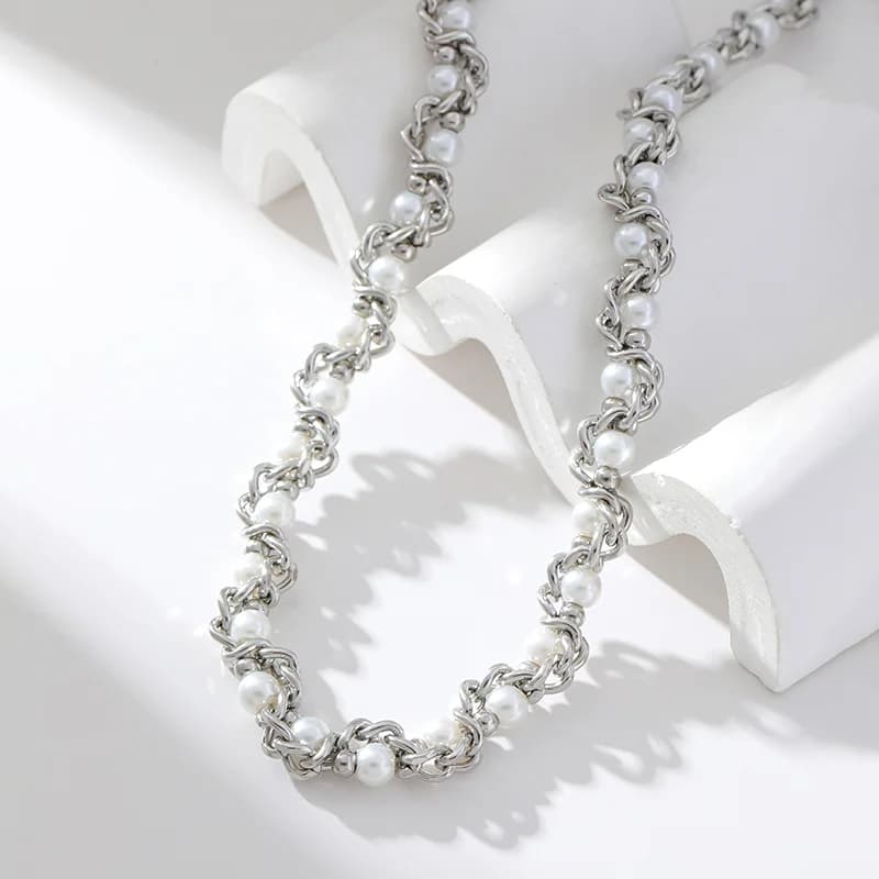 Hopeanvärinen helmiketju choker-kaulakoru